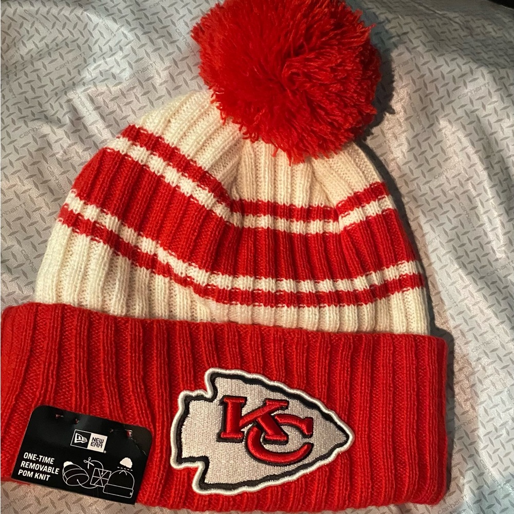 KC Chiefs 2022 NFL SIDELINE Knit Beanie Hat by New Era. Excellent